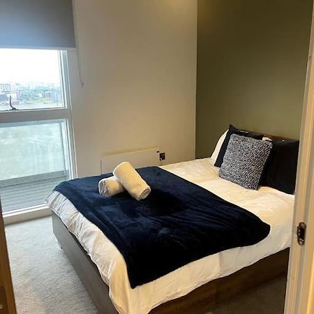 Lovely 2-Bedroom Condo With Balcony 맨체스터 외부 사진