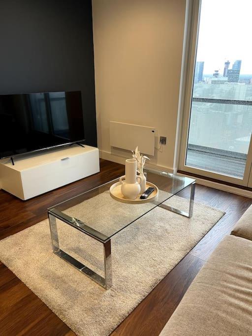 Lovely 2-Bedroom Condo With Balcony 맨체스터 외부 사진