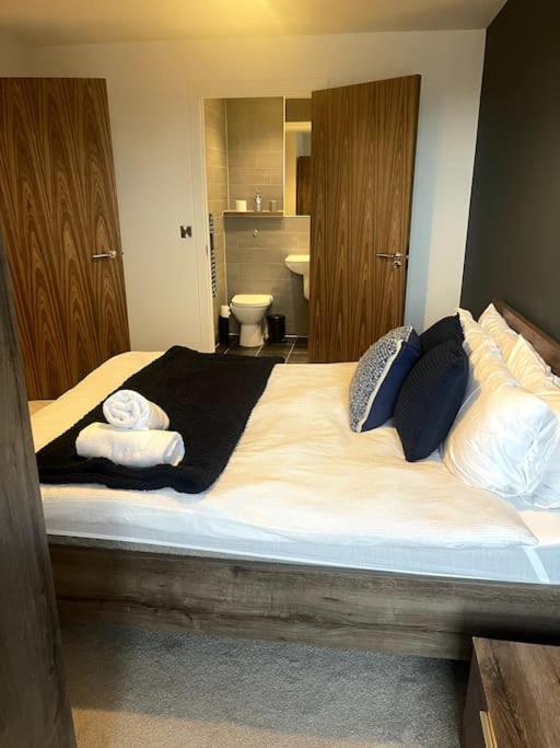 Lovely 2-Bedroom Condo With Balcony 맨체스터 외부 사진